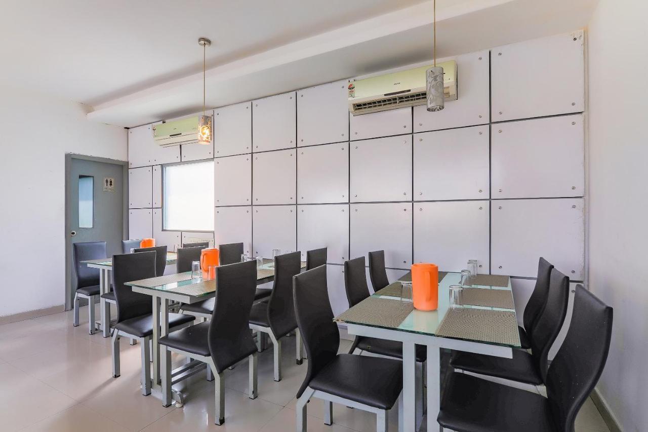 Elite Suites Mount Road Hotel *